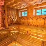 Alpenbad Hohenhaus Отель Тукс