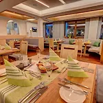 Отель Alpenbad Hohenhaus Тукс
