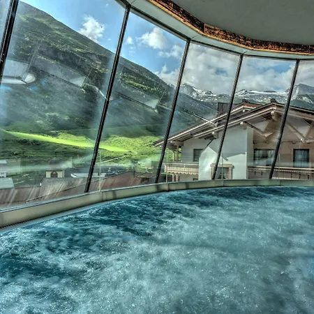 Hotel Alpenbad Hohenhaus Tux