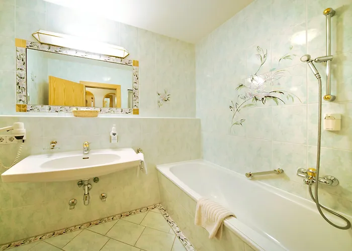 Hotel Alpenbad Hohenhaus 4*