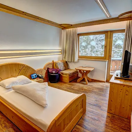 Alpenbad Hohenhaus Hotel Tux